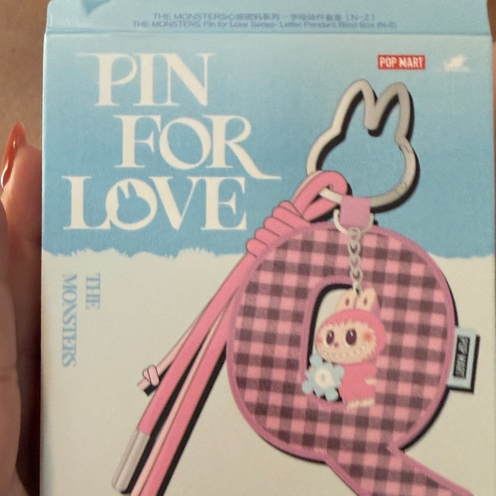 Pin for love  Keychain, open box confirmed “&”